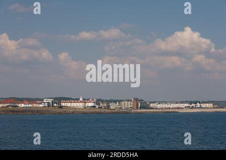 Fronte mare del centro di Porthcawl con gli hotel Foto Stock