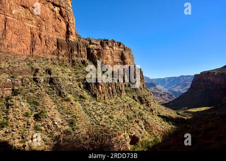Indian Garden Butte sulla salita del Bright Angel Trail South Rim del Grand Canyon National Park Foto Stock
