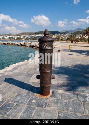 Rethymnon, Creta, Grecia - 16 giugno 2022: Breakwater all'ingresso del porto di Rethymnon, Creta, Grecia Foto Stock