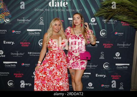 Marlisa Rudzio alias Mrs. Marlisa und und Elli Loretta beim Mates Date Influencer Event auf der Berlin Fashion Week Primavera/Estate 2024 a der Berliner Foto Stock