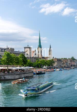 Vista della città vecchia di Quaibrücke, città di Zürich, Zürich, Svizzera Foto Stock