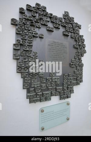 Memoriale alle vittime dei campi di concentramento durante il nazionalsocialismo del dottor Josef Mengele, Dossenberger Hof, Günzburg, Baviera, Germania Foto Stock