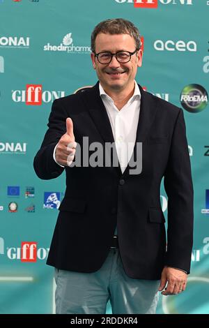 Giffoni Valle piana, Italia. 20 luglio 2023. GIFFONI VALLE PIANA, ITALIA - 20 LUGLIO: Thierry Lonziano direttore di Peugeot Italia partecipa alla photocall al 53° Giffoni Film Festival 2023 il 20 luglio 2023 a Giffoni Valle piana, Italia. Crediti: Nicola Ianuale/Alamy Live News Foto Stock