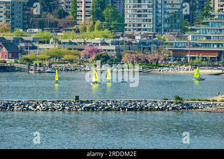 VANCOUVER, COLUMBIA BRITANNICA - 3 maggio 2023: Vancouver, un vivace porto marittimo della costa occidentale della Columbia Britannica, è tra le Canadas più dense, più etnicamente div Foto Stock