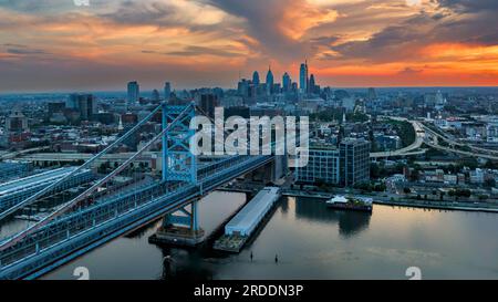 Philadelphia Skyline e Ben Franklin Bridge Foto Stock