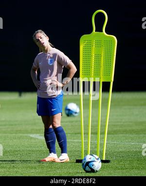 L'inglese Jordan Nobbs in azione durante una sessione di allenamento allo Spencer Park di Brisbane, Australia. I Lioness daranno il via alla loro campagna di Coppa del mondo FIFA contro Haiti sabato 22 luglio a Brisbane. Data immagine: Venerdì 21 luglio 2023. Foto Stock