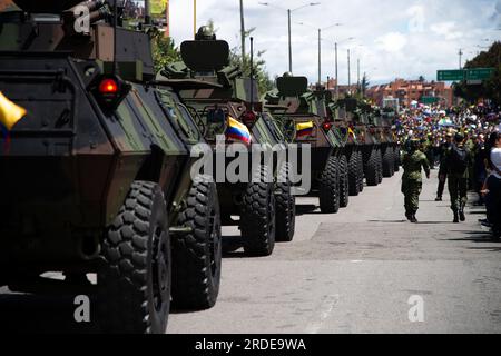 Bogotà, Colombia. 20 luglio 2023. Veicoli militari dell'esercito colombiano durante la parata militare per i 213 anni dell'indipendenza della Colombia, a Bogotà, 20 luglio 2023. Foto di: Chepa Beltran/Long Visual Press Credit: Long Visual Press/Alamy Live News Foto Stock