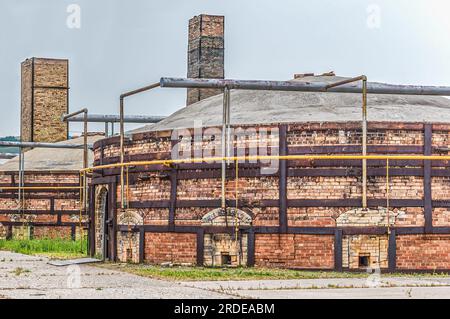 Forni abbandonati utilizzati per la fabbricazione di mattoni a Claybank, SK Foto Stock