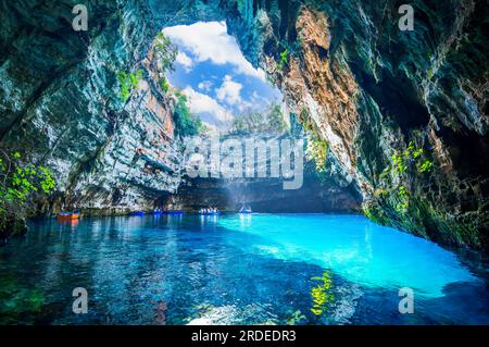 Melissani Cave, Cefalonia, Grecia. Nella mitologia greca, Melisani era la grotta delle Ninfe. Isole greche. Foto Stock