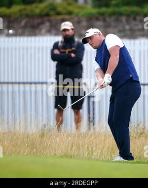 L'inglese Callum Shinkwin si aggiudica il secondo green durante il secondo giorno dell'Open al Royal Liverpool, Wirral. Data immagine: Venerdì 21 luglio 2023. Foto Stock