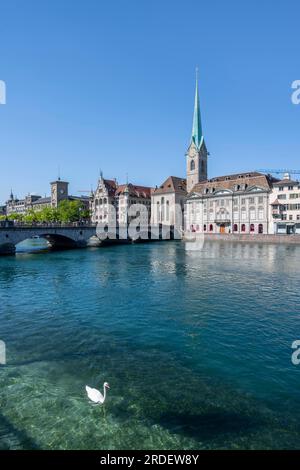 Chiesa di Fraumuenster, Ponte Muenster e fiume Limmat, centro storico di Zurigo, Zurigo, Canton Zurigo, Svizzera Foto Stock