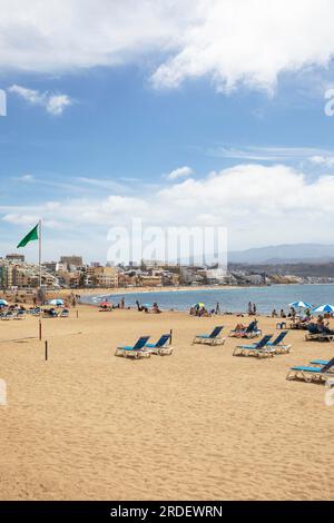 Spiaggia Playa de las Canteras, Las Palmas, provincia di Las Palmas, Gran Canaria, Isole Canarie, Spagna, sdraio, sole, mare Foto Stock