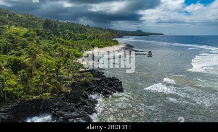 Aerea della costa vulcanica meridionale, Taveuni, Figi, Pacifico meridionale, Oceania Foto Stock