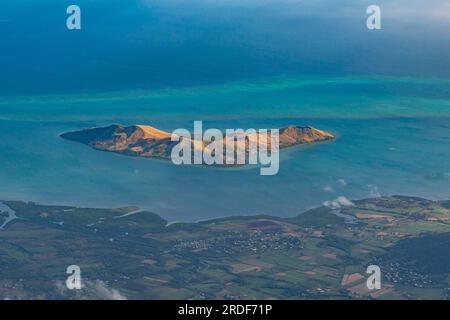 Aerea di piccoli isolotti della costa di viti Levu, Figi, Pacifico meridionale Foto Stock