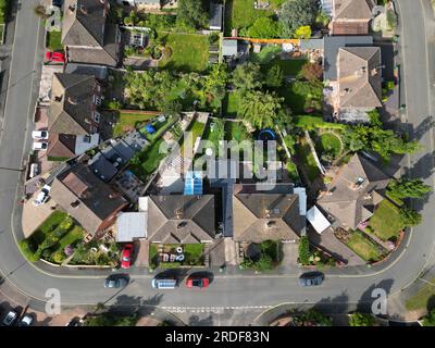 Vista aerea delle case e dei giardini suburbani nella città urbana di Hereford nel Regno Unito presa nel luglio 2023 Foto Stock