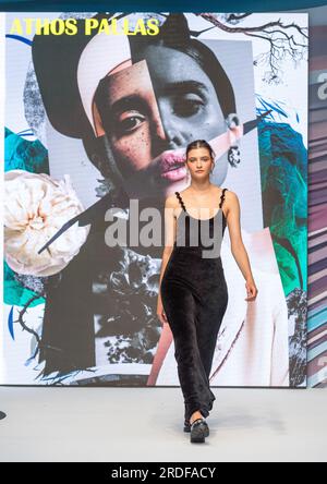 Pure London Fashion Catwalk Event/Runway luglio 2023 - Kensington Olympia Londra Regno Unito Inghilterra Foto Stock