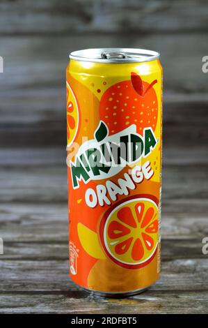 Cairo, Egitto, 11 luglio 2023: Mirinda , un marchio di bibite originariamente creato in Spagna nel 1959 e distribuito a livello globale da PepsiCo dal 1970. La sua na Foto Stock