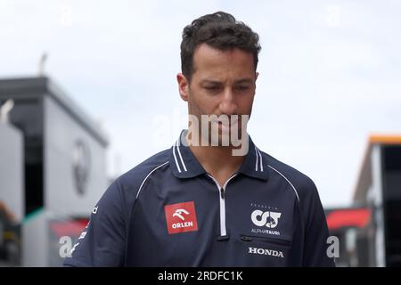 Mogyorod, Ungheria. 21 luglio 2023. Daniel Ricciardo di AlphaTauri nel paddock prima delle prove libere davanti al Gran Premio di F1 d'Ungheria. Crediti: Marco Canoniero/Alamy Live News Foto Stock