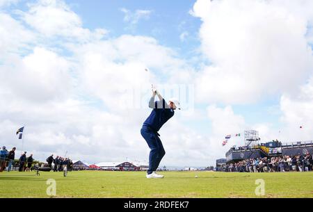 Il canadese Nick Taylor tira fuori il terzo giorno dell'Open al Royal Liverpool, Wirral. Data immagine: Venerdì 21 luglio 2023. Foto Stock