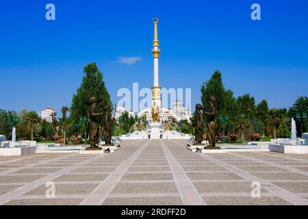 Monumento all'indipendenza, Asgabat, sdenkmal, Ashgabat, Turkmenistan Foto Stock