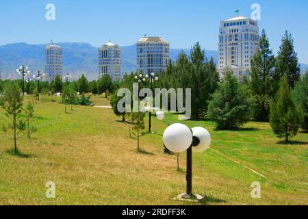 Moderni condomini, Asgabat, Independence Park, Ashgabat, Turkmenistan Foto Stock