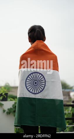 Bambino indiano che celebra l'indipendenza o il giorno della Repubblica dell'India Foto Stock