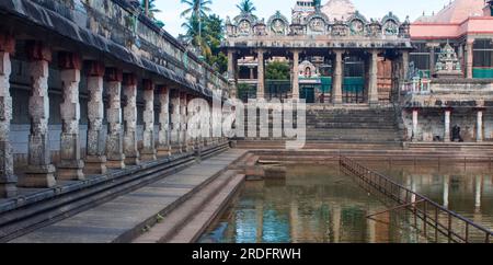 Il Tempio serbatoio del Tempio di Thillai Nataraja, noto anche come Tempio di Chidambaram Nataraja, è un tempio indù dedicato a Nataraja, la forma di Shiva A. Foto Stock