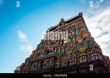 La torre del tempio di Thillai Nataraja, noto anche come Chidambaram Nataraja Temple, è un tempio indù dedicato a Nataraja, la forma di Shiva Foto Stock