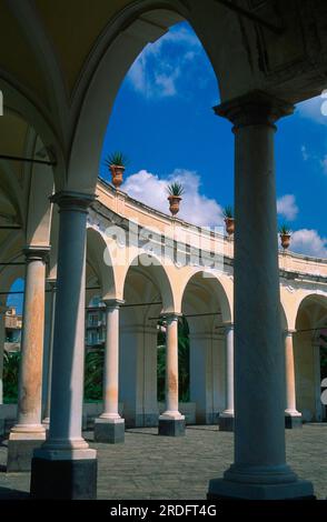 Columns, Villa Campolieto, Torre del Greco, Campania, Italia Foto Stock