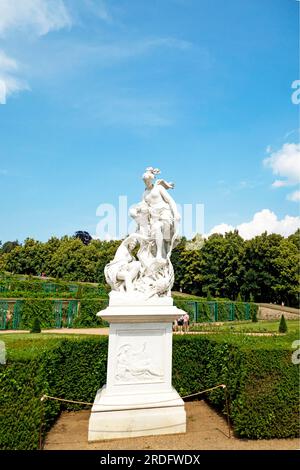 Figura in marmo, Sanssouci Palace Park, Potsdam, Brandeburgo, Germania Foto Stock