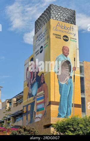 "Abbott Elementary"-Banner - Impression von der San Diego Comic-con International 2023 im San Diego Convention Center. Aufgrund der Streiks der Drehbuchautoren und Schauspieler gibt es in diesem Jahr keine großen Panels oder Presseveranstaltungen mit Stars. San Diego, 20.07.2023 Foto Stock