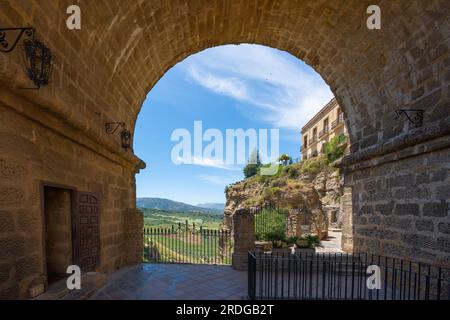 Vista dall'Arco del Ponte di Puente Nuevo - Ronda, Andalusia, Spagna Foto Stock