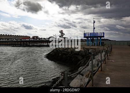 Vista del molo di Herne Bay, dalla fine del braccio di Nettuno, Herne Bay, Thanet, Kent Foto Stock