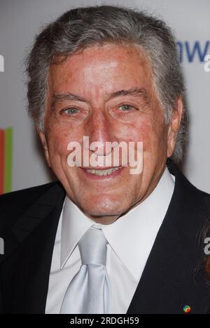 Stati Uniti d'America. 9 novembre 2006. Tony Bennett at the Singers and Songs celebra il 80° tenuto da Tony Bennett al Kodak Theater di Hollywood, CALIFORNIA. L'evento si è svolto giovedì 9 novembre 2006. Foto di: SBM/PictureLux - file Reference # 33984-8573SBMPLX Credit: PictureLux/The Hollywood Archive/Alamy Live News Foto Stock