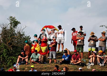 Budapest, Ungheria. 21 luglio 2023. Atmosfera del circuito - ventole. Campionato del mondo di Formula 1, Rd 12, Gran Premio d'Ungheria, venerdì 21 luglio 2023. Budapest, Ungheria. Crediti: James Moy/Alamy Live News Foto Stock