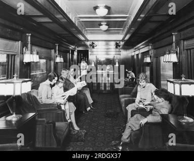 Stati Uniti: 1926 l'osservatorio e la lounge car sulla linea ferroviaria transcontitentale della Northern Pacific. Foto Stock