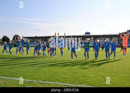 La Louviere, Belgio. 21 luglio 2023. I giocatori islandesi hanno celebrato la vittoria di una partita di calcio femminile tra le nazionali under 19 dell'Islanda e della Cechia al Torneo EUROPEO Under-19 femminile della UEFA nella seconda giornata del gruppo B di venerdì 21 luglio 2023 a la Louviere, in Belgio . Credito: Sportpix/Alamy Live News Foto Stock