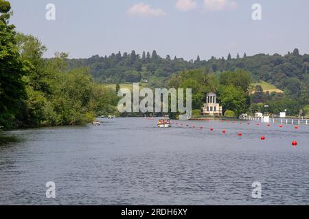 14 giugno 23 varie attività e lavori di costruzione vicino a Temple Island sul Tamigi a Henley-on-Thames nell'Oxfordshire, in preparazione per il Royal Foto Stock