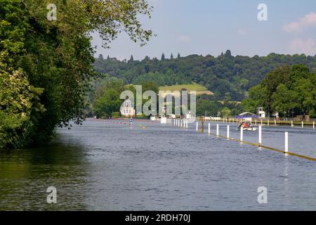 14 giugno 23 varie attività e lavori di costruzione vicino a Temple Island sul Tamigi a Henley-on-Thames nell'Oxfordshire, in preparazione per il Royal Foto Stock