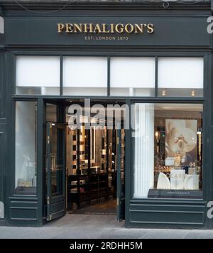 16 giugno 2023 - Glasgow, Scozia, UK esterno del negozio di profumi Penhaligon's in Buchanan Street, Glasgow. Penhaligon's è una casa di profumi di Britiosh. Foto Stock