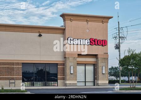 Houston, Texas USA 07-04-2023: Negozio outlet Game Stop a Houston, Texas. Rivenditore di merchandising per il gaming fondato nel 1984. Foto Stock