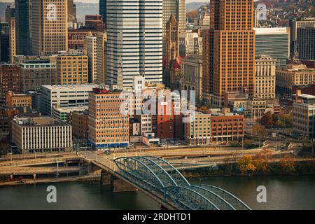 Vista aerea del centro di Pittsburgh e del fiume Monongahela Foto Stock