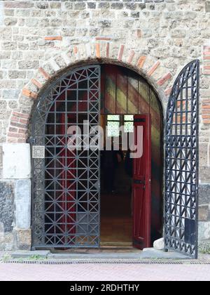 Porta d'ingresso al Sint-Nicolaaskapel (Chapelle Saint Nicolas) a Nimega, Paesi Bassi Foto Stock