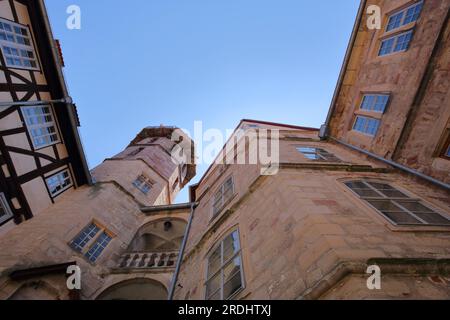 Cortile interno del castello rinascimentale di Bertholdsburg che guarda verso l'alto, Schleusingen, Turingia, Germania Foto Stock