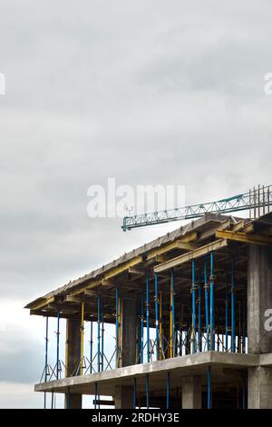 Costruzione di processi, territorio di costruzione, lavori edili, costruzione di edifici, armature metalliche, Edificio e gru Foto Stock