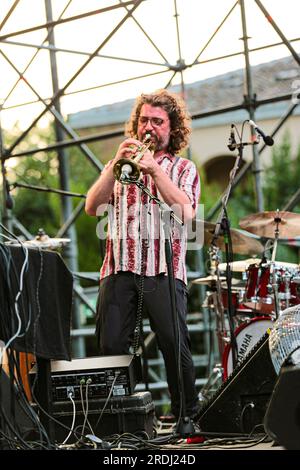 21 luglio 2023, Roma, Lazio, Italia: Gianluca Petrella Cosmic Renaissance, DJ Nicola Conte e Makaya McCraven al Parco Osio Casa del Jazz 'Summer Time' 2023 a Roma. (Immagine di credito: © Daniela Franceschelli/Pacific Press via ZUMA Press Wire) SOLO USO EDITORIALE! Non per USO commerciale! Foto Stock