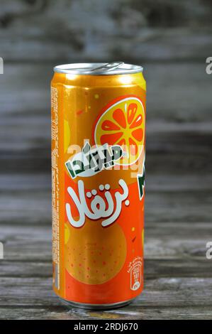 Cairo, Egitto, 11 luglio 2023: Mirinda , un marchio di bibite originariamente creato in Spagna nel 1959 e distribuito a livello globale da PepsiCo dal 1970. La sua na Foto Stock