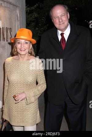 New York, USA. 21 luglio 2023. Bill Geddie, produttore televisivo noto per aver co-creato "The View", è morto per un numero coronarico all'età di 68 anni il 20 luglio 2023 a Rancho Mirage, California. Barbara Walters e Bill Geddie ABC Casino Night. Si tenne a Guastavinos il 22 ottobre 2009. Steven Bergman/AFF-USA.COM crediti: AFF/Alamy Live News Foto Stock