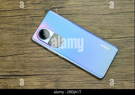 HCMC, Vietnam - luglio 2023. Oppo Reno 10 5G. Foto Stock