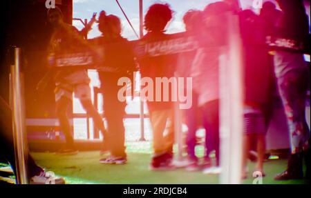 Ilhabela, Brasile. 20 luglio 2023. Gli stand della 50a Ilhabela International Sailing Week già allestiti al Race Village di Vila, a Ilhabela, SP, questo giovedì, 20 luglio. L'apertura ufficiale della settimana si svolge sabato 21, alle ore 19, presso il Race Village. Crediti: Márcio Pannunzio/FotoArena/Alamy Live News Foto Stock